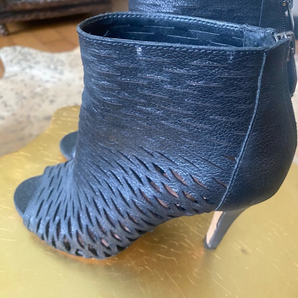 Vince Camuto leather open toe bootie - Picture 5 of 6